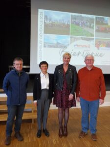 Alain Le Gall Président FFRandonnée, Madame Le Quer Vice Présidente du Département Morbihan Mme Le Barillec et Mr Royant du Département